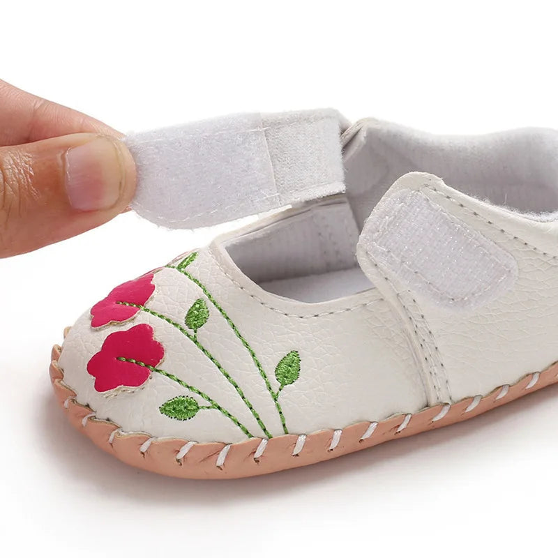 Baby Girl Soft Handmade Rubber Sole Embroidered Flower First Walkers Shoe